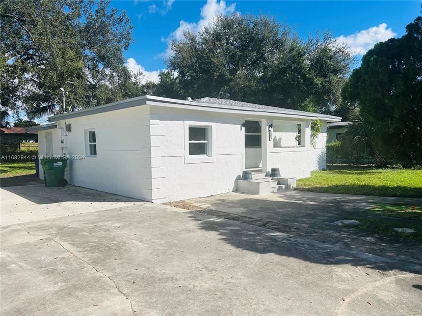 Picture of 2285 NW 102Nd St, Miami FL 33147