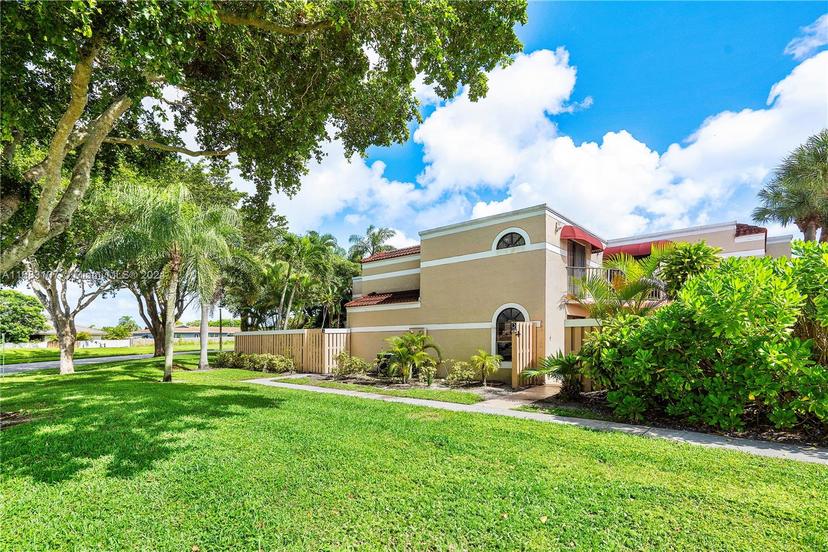 Picture of 3900 Village Dr # A, Delray Beach FL 33445