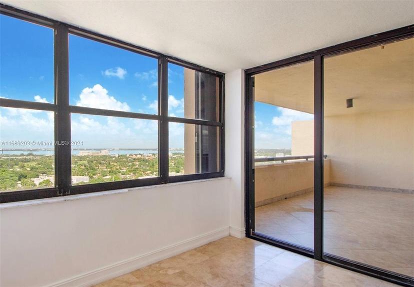 Picture of 2555 Collins Ave, Miami Beach FL 33140