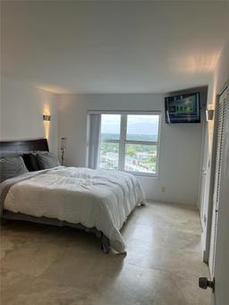 Picture of 11111 Biscayne Blvd # 16H, Miami, FL 33181