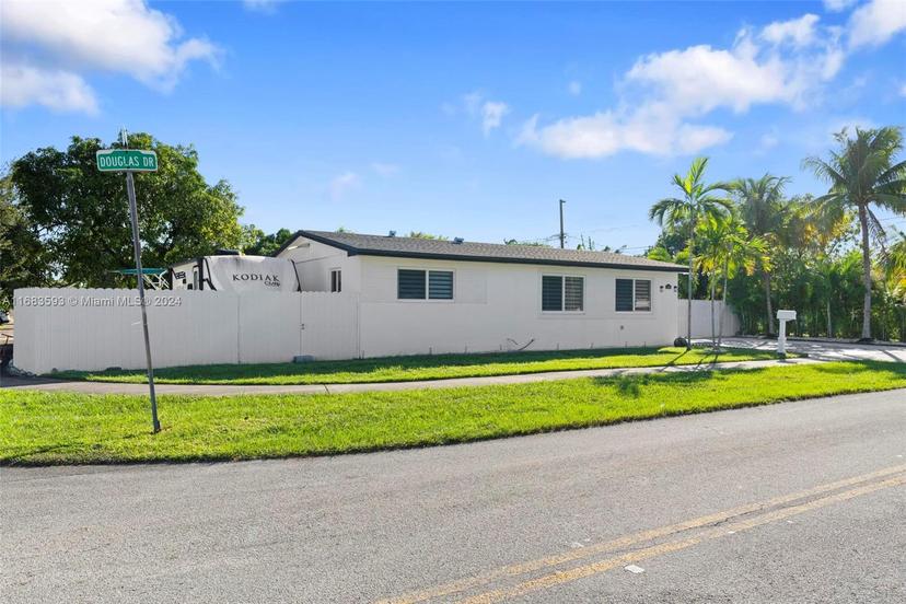 Picture of 11460 Douglas Dr, Miami FL 33176