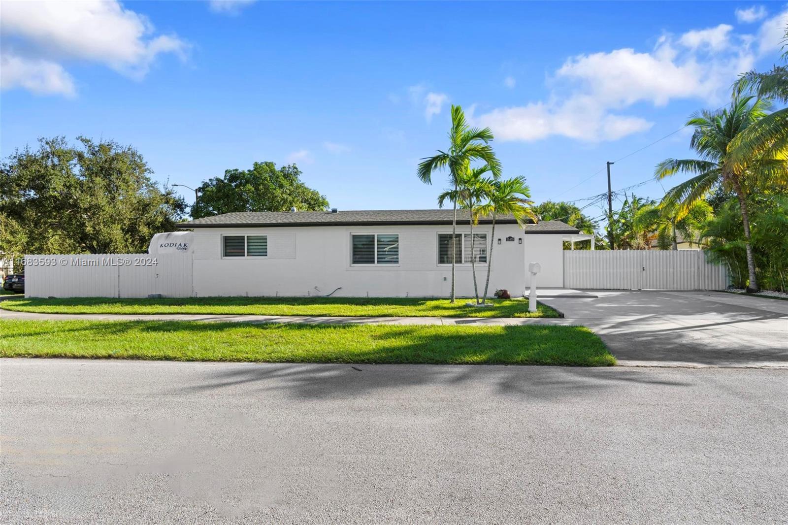 Picture of 11460 Douglas Dr, Miami, FL 33176