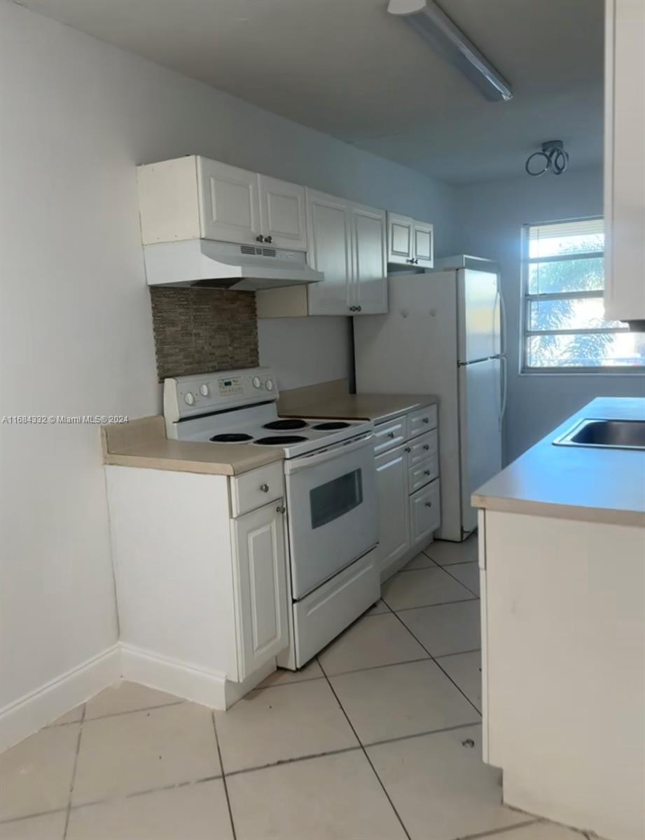 Picture of 1100 NE 1St Ct # 209, Hallandale Beach, FL 33009