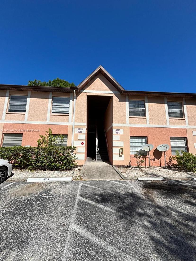 Picture of 4925 Pinewood Dr Ne # 8, Palm Bay FL 32905