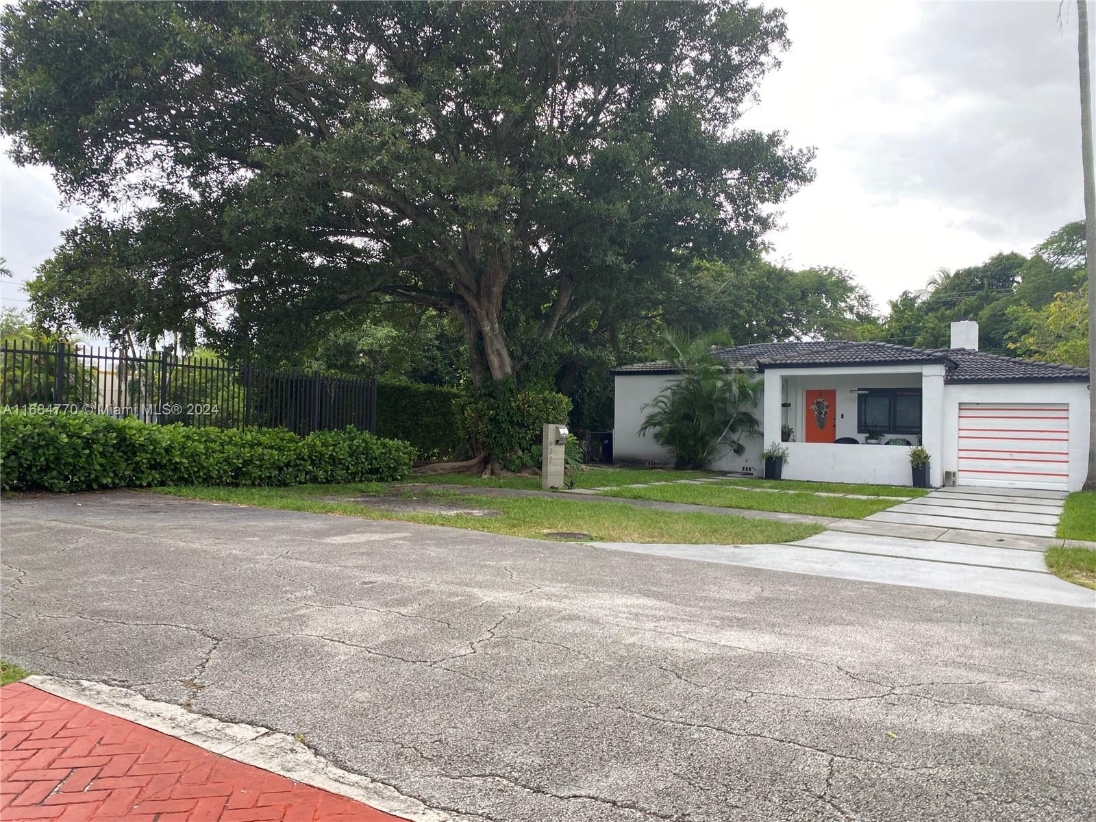 Picture of 632 Minola Dr, Miami Springs, FL 33166