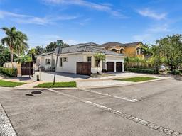 Picture of 17951 NW 87Th Ct, Hialeah, FL 33018