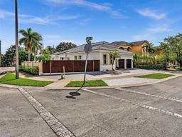 Picture of 17951 NW 87Th Ct, Hialeah, FL 33018