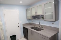 Picture of 800 NE 195Th St # 501, Miami, FL 33179