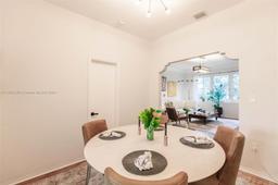 Picture of 910 Lenox Ave # 3, Miami Beach, FL 33139