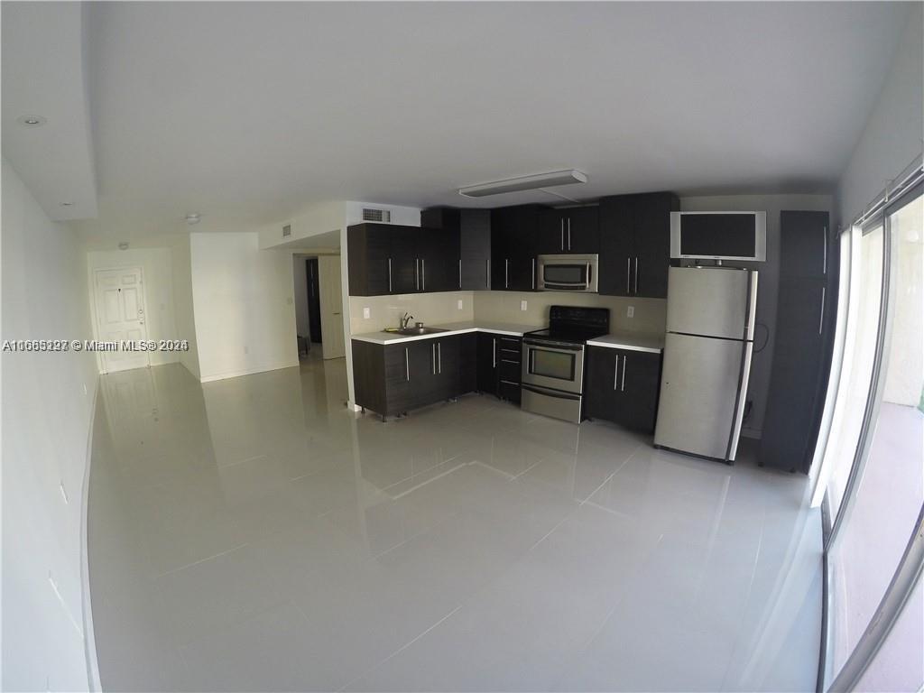 Picture of 9367 Fontainebleau Blvd # G120, Miami, FL 33172