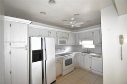 Picture of 411 S Hollybrook Dr # 305, Pembroke Pines, FL 33025