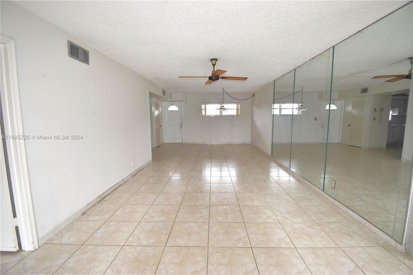 Picture of 411 S Hollybrook Dr # 305, Pembroke Pines FL 33025