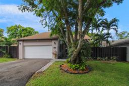 Picture of 13420 SW 108Th St Cir N, Miami, FL 33186