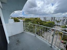 Picture of 496 NW 165Th St Rd # 612, Miami, FL 33169