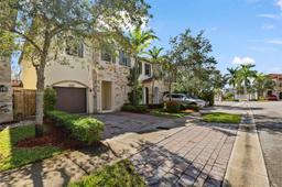 Picture of 10360 NW 70Th Ter # 10360, Doral, FL 33178