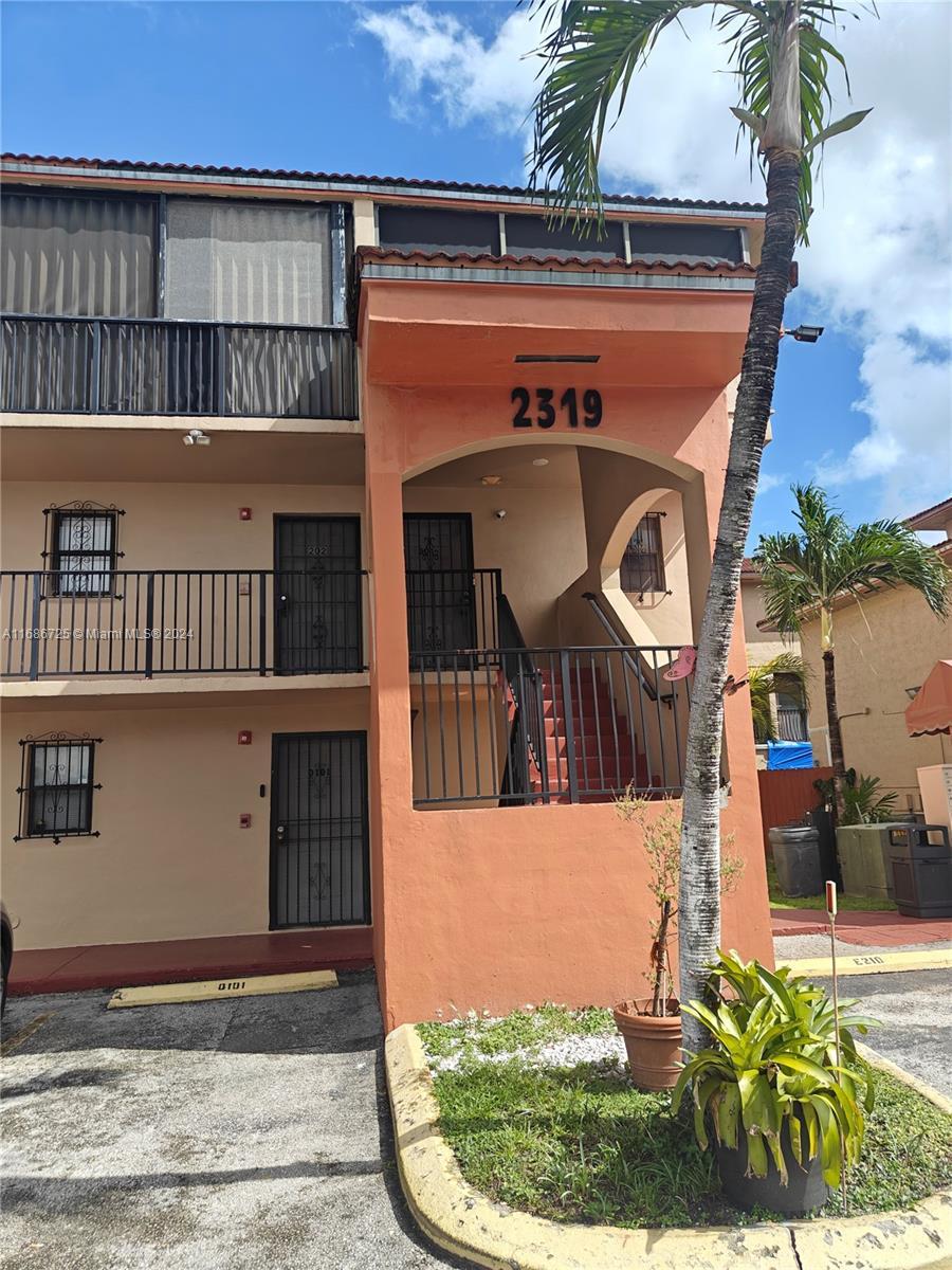 Picture of 2319 W 60Th St # D201, Hialeah, FL 33016