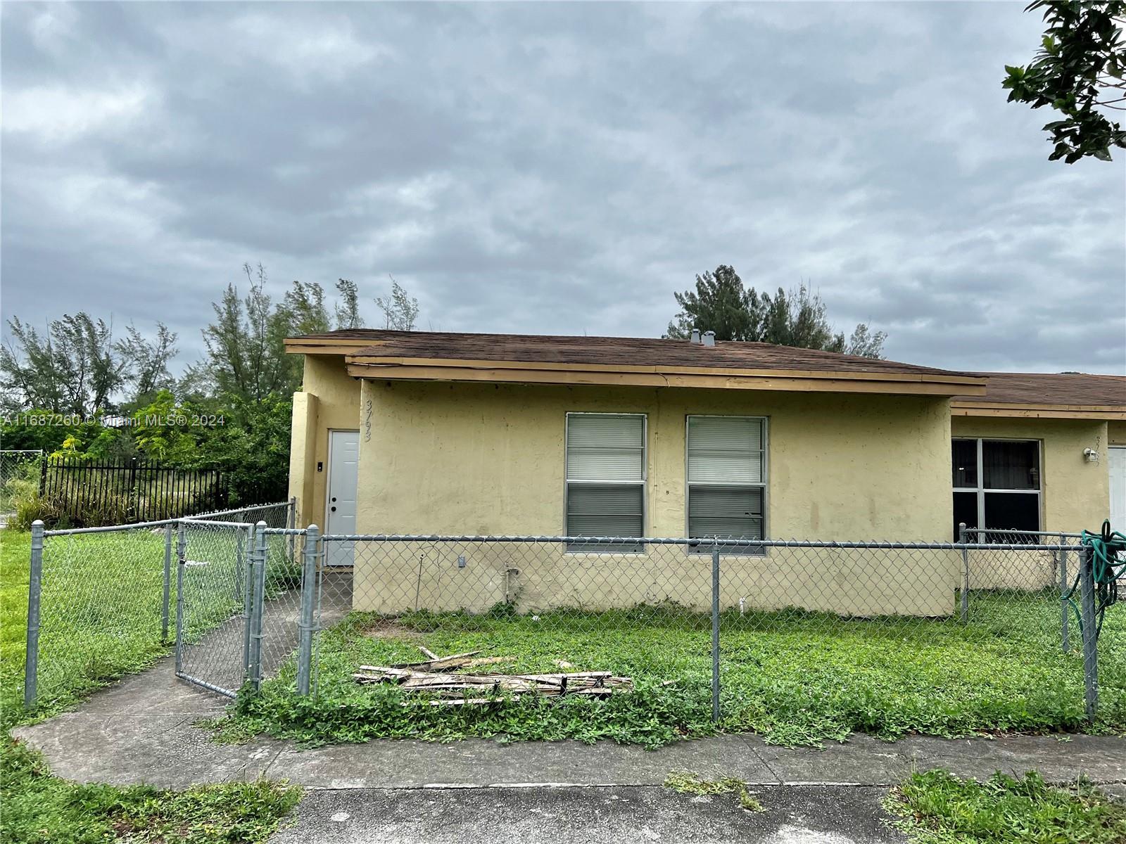 Picture of 3793 NW 213Th Ter, Miami Gardens, FL 33055