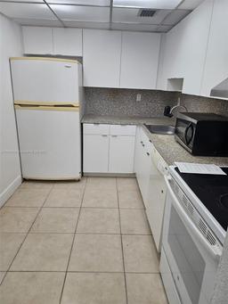 Picture of 1805 Sans Souci Blvd # 527, North Miami, FL 33181