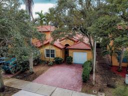 Picture of 14028 S Forest Oak Cir, Davie, FL 33325