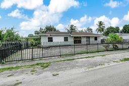 Picture of 4480 NW 201St St, Miami Gardens, FL 33055