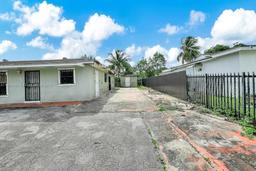 Picture of 4480 NW 201St St, Miami Gardens, FL 33055