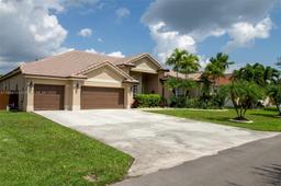 Picture of 2910 Fairways Dr, Homestead, FL 33035