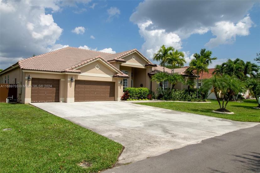 Picture of 2910 Fairways Dr, Homestead FL 33035