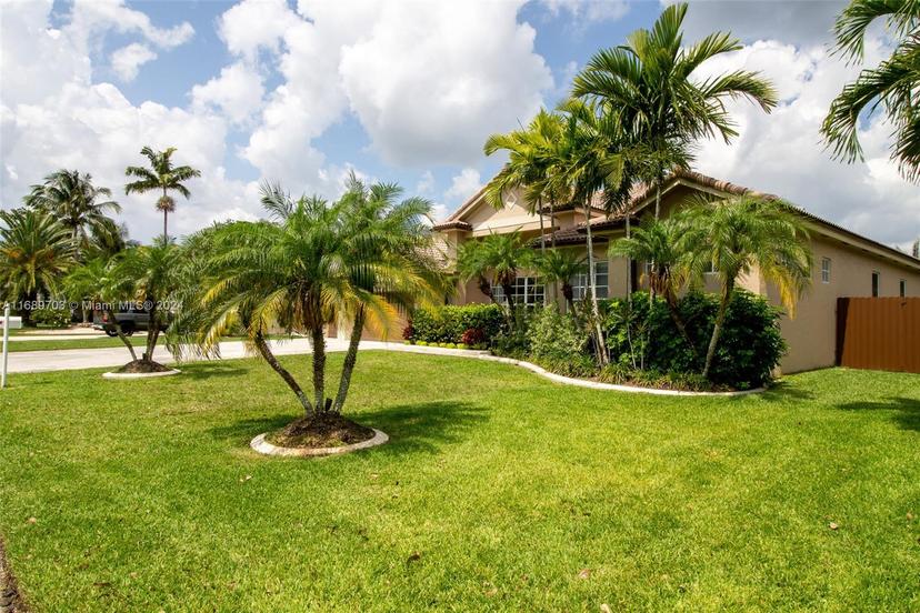 Picture of 2910 Fairways Dr, Homestead FL 33035