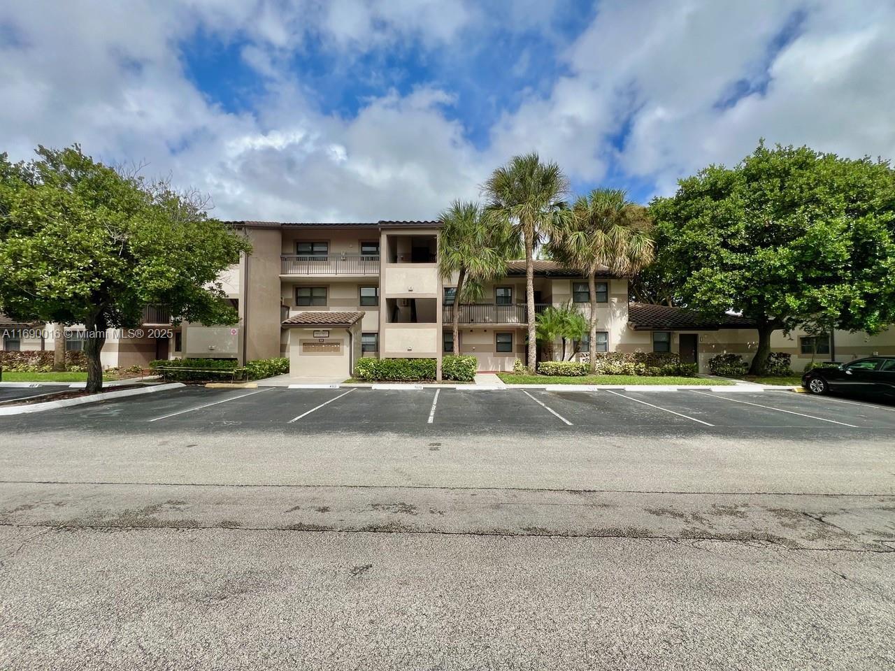 Picture of 9955 Nob Hill Ct # 9955, Sunrise, FL 33351