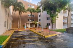 Picture of 6940 Miami Gardens Dr # 519, Hialeah, FL 33015