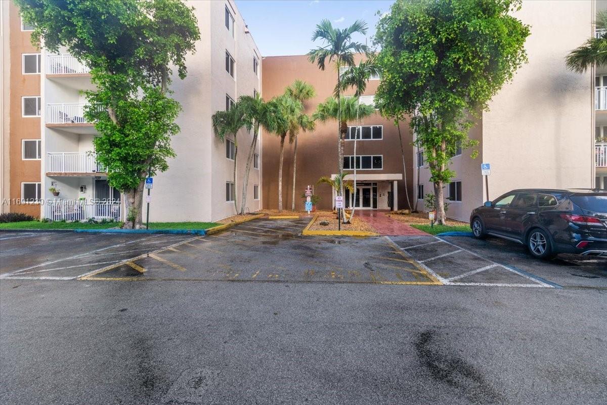 Picture of 6940 Miami Gardens Dr # 519, Hialeah, FL 33015