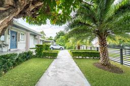 Picture of 15675 NW 37Th Ct, Miami Gardens, FL 33054