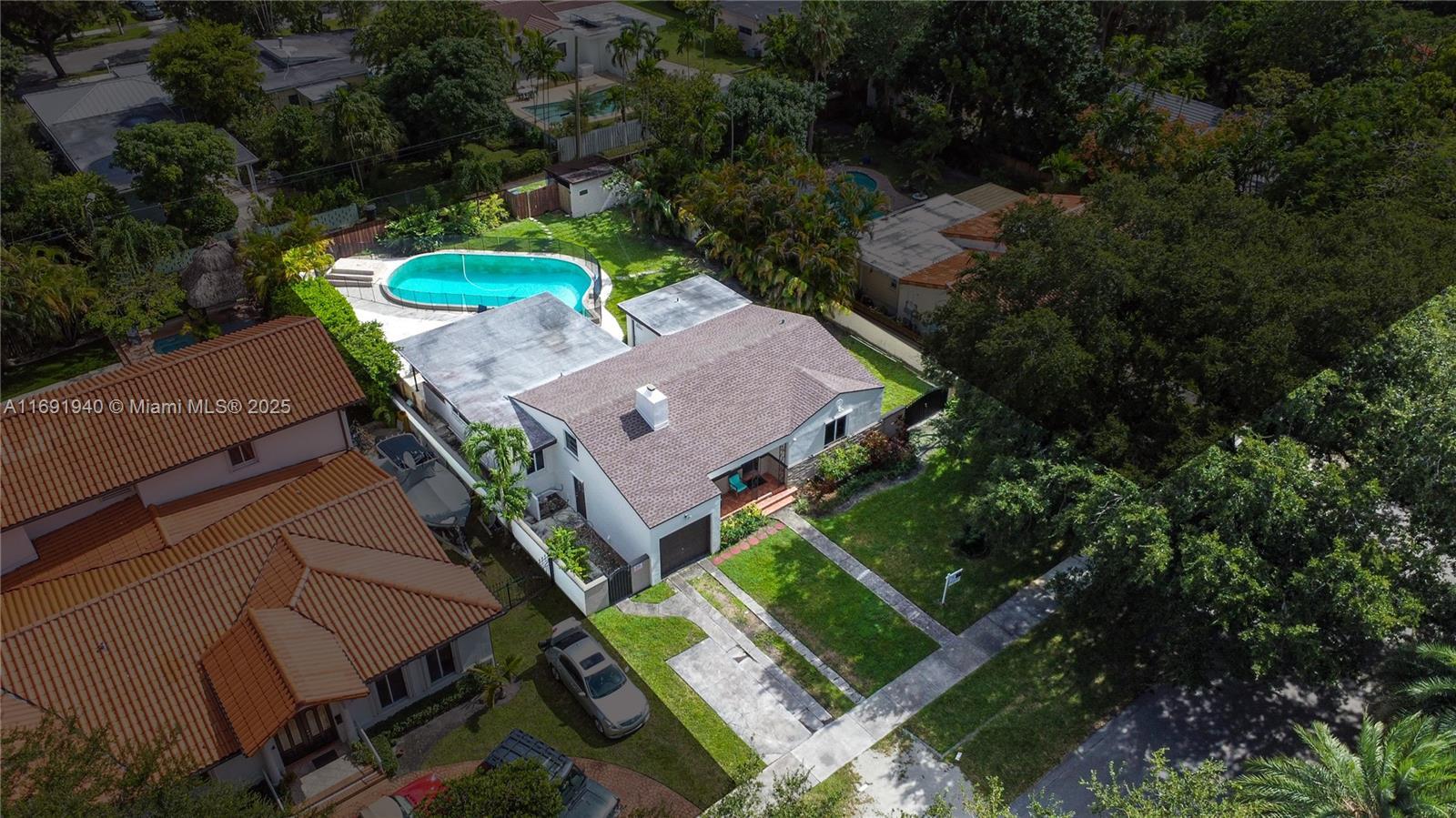 Picture of 365 De Leon Dr, Miami Springs, FL 33166