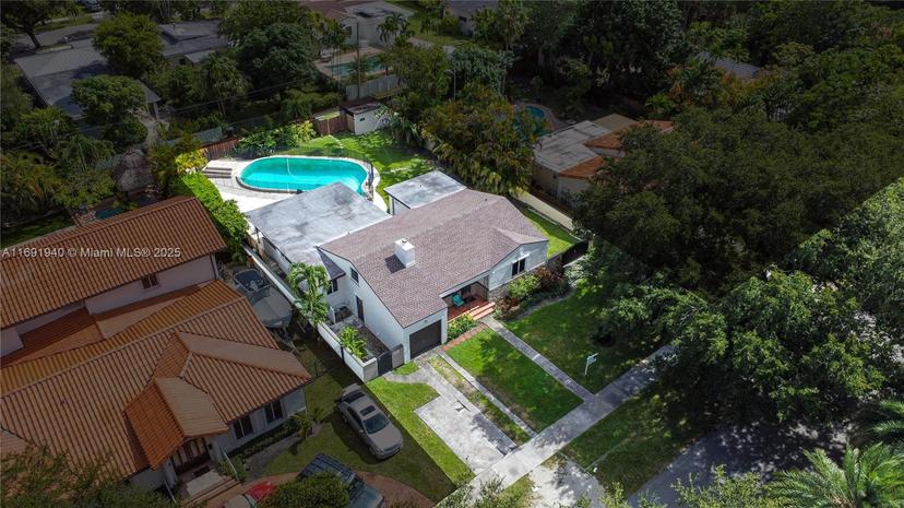 Picture of 365 De Leon Dr, Miami Springs FL 33166