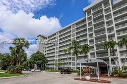 Picture of 4015 W Palm Aire Dr # 902, Pompano Beach, FL 33069