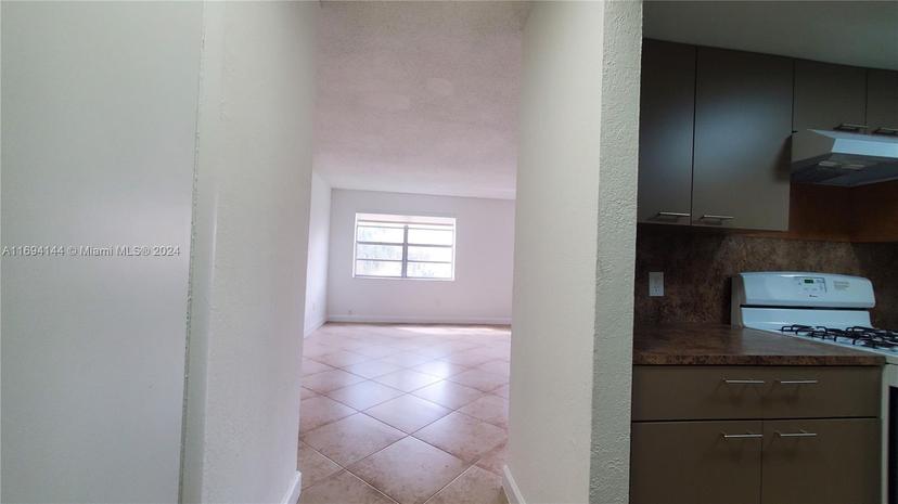 Picture of 1305 W 53Rd St # 415, Hialeah FL 33012