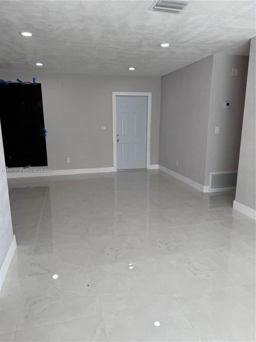 Picture of 954 W 72Nd Pl, Hialeah FL 33014