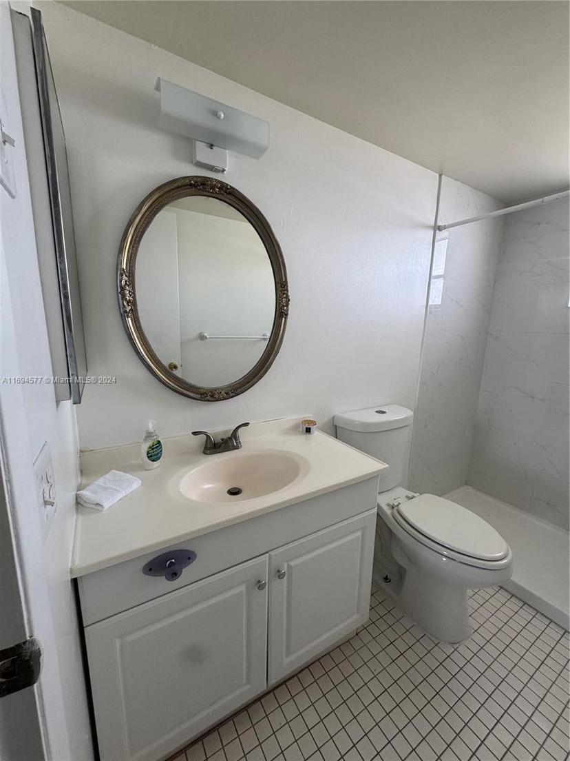 Picture of 950 Hillcrest Dr # 302, Hollywood FL 33021