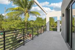 Picture of 3390 Oak Ave, Miami, FL 33133