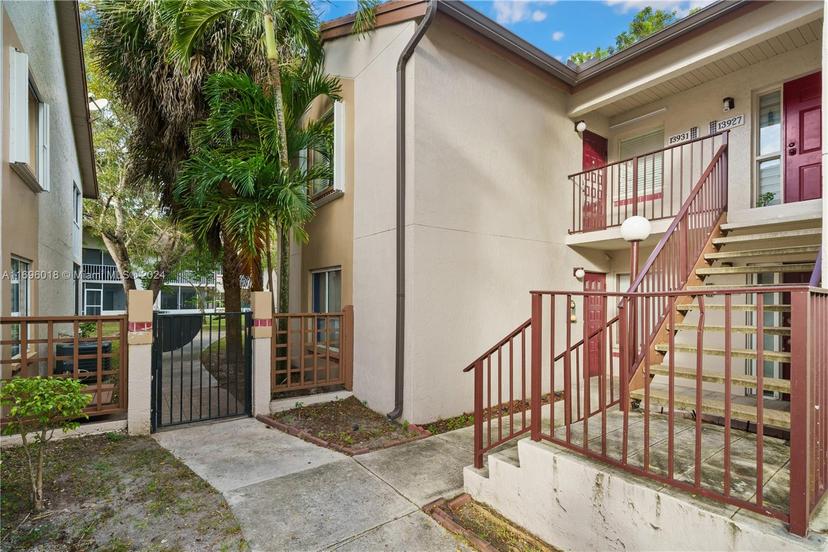 Picture of 13931 SW 91St Ter # 13931, Miami FL 33186