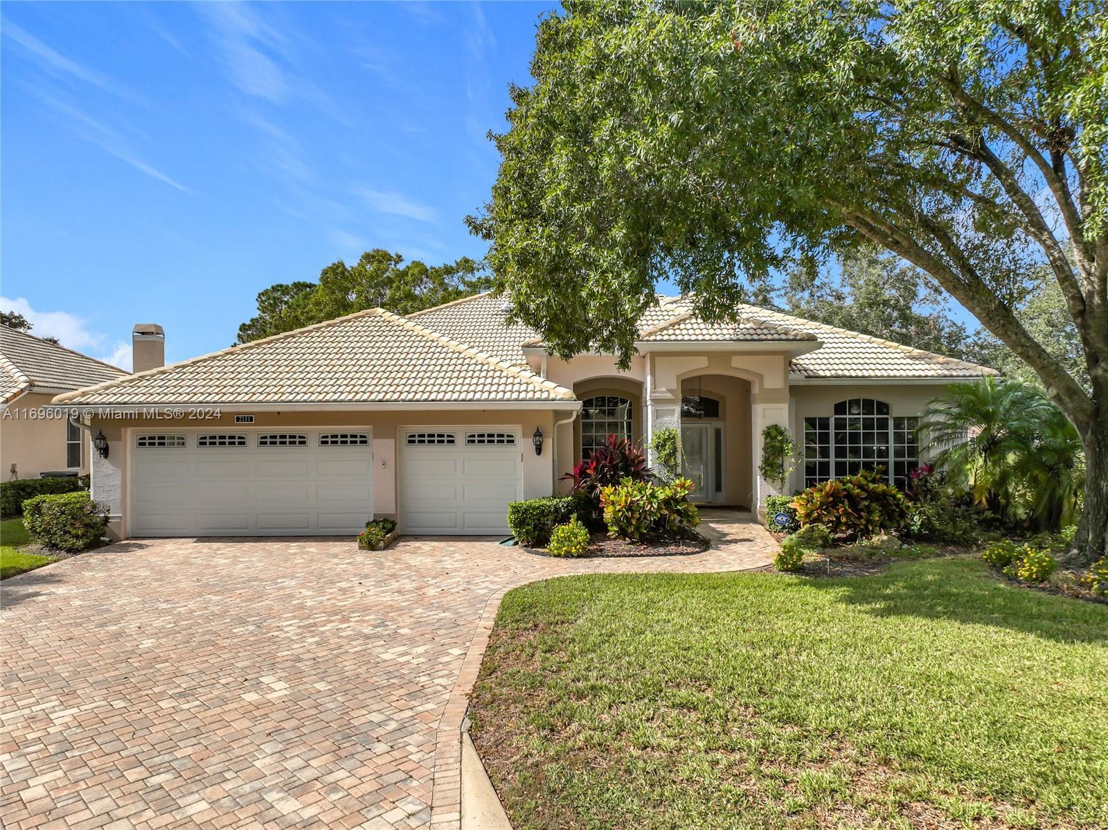 Picture of 2111 Saint Ives Court, Clermont, FL 34711