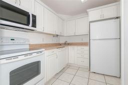 Picture of 3101 Oakland Shores Dr # H105, Oakland Park, FL 33309