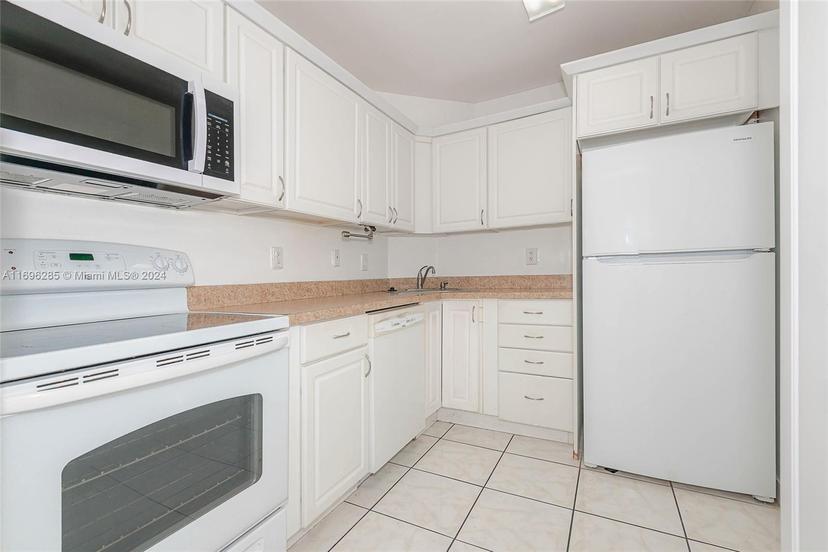 Picture of 3101 Oakland Shores Dr # H105, Oakland Park FL 33309