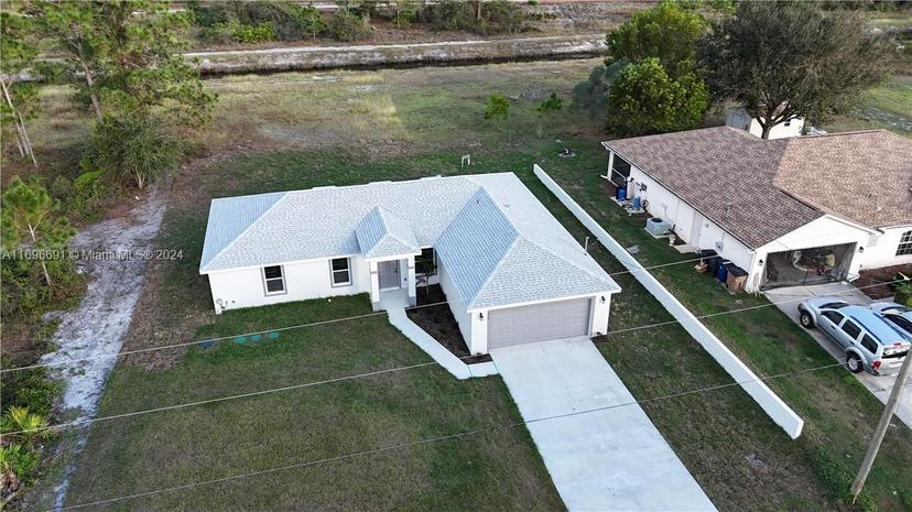 Picture of 455 Long Ave S, Lehigh Acres FL 33974