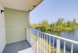 Picture of 8240 SW 210Th St # 320, Cutler Bay, FL 33189