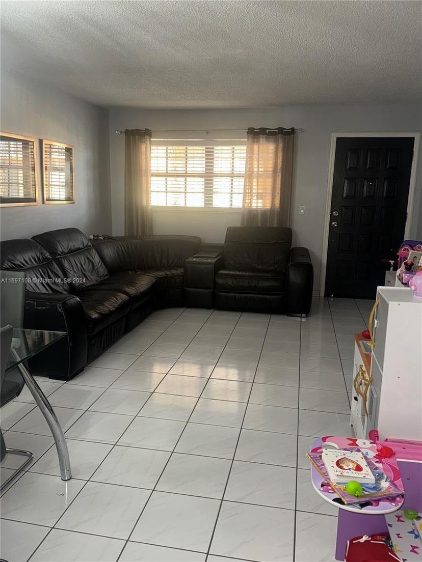 Picture of 5088 W 12Th Ln # 11, Hialeah FL 33012