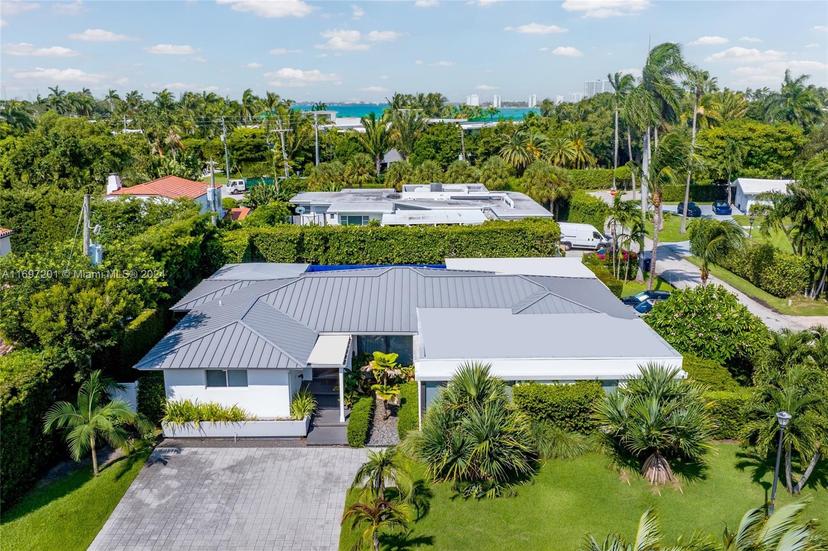 Picture of 6420 Pinetree Drive Cir, Miami Beach FL 33141