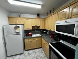 Picture of 160 Royal Palm Rd # 214, Hialeah Gardens, FL 33016