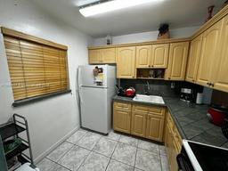 Picture of 160 Royal Palm Rd # 214, Hialeah Gardens, FL 33016