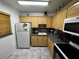 Picture of 160 Royal Palm Rd # 214, Hialeah Gardens, FL 33016